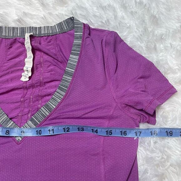 Lululemon Tshirt Top Run Energy Purple Womens Size 6 Vneck Stretch Lightweight - Picture 4 of 7